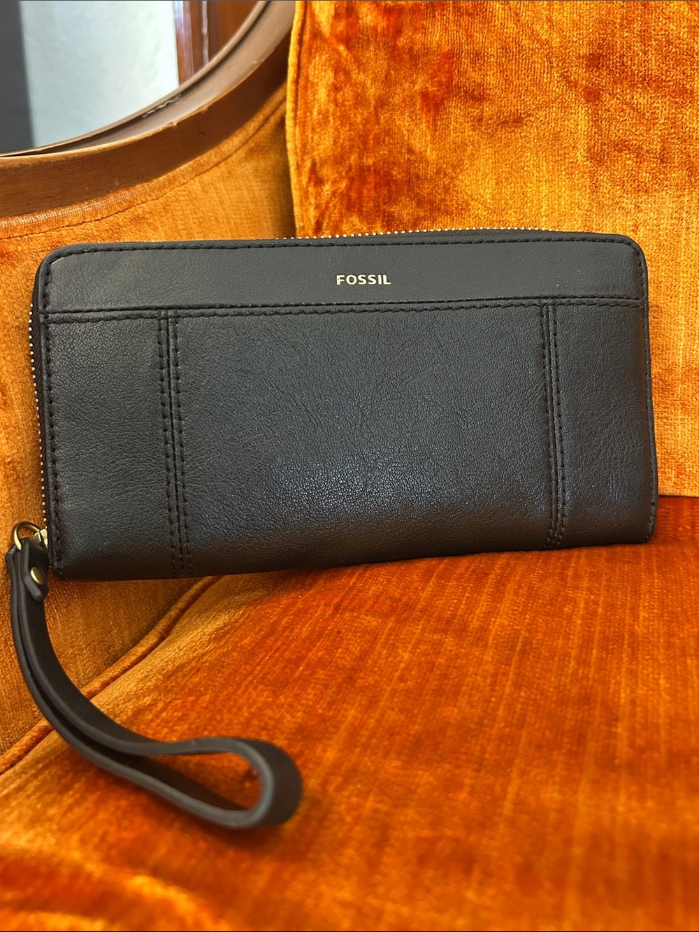Fossil NWT RFID Protected Black Leather Wristlet Zip Around Wallet Clutch